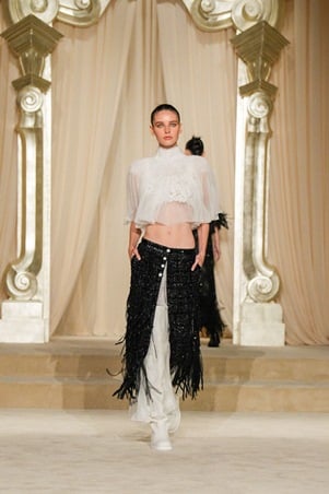 CHANEL هوت كوتور خريف 2025 -26 تسافر إلى اسكتلندا بأعين باريسية